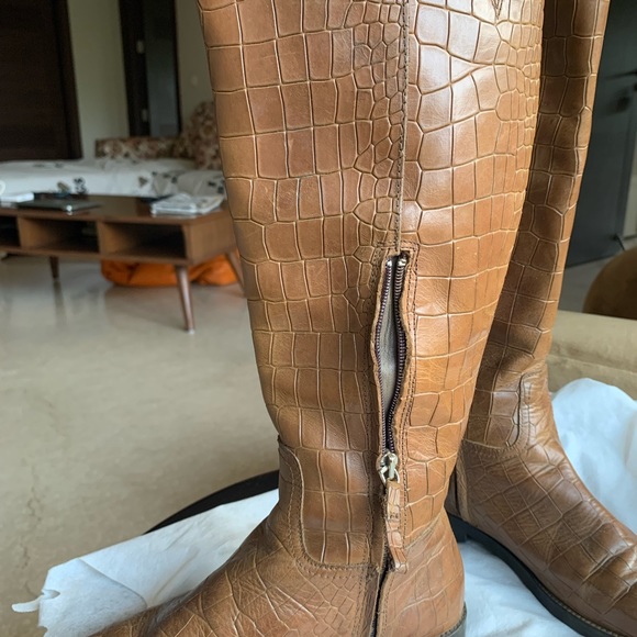 WINTER ESSENTIAL: full calf length Massimo Dutti leather boots.Snake skin print. - Picture 6 of 12
